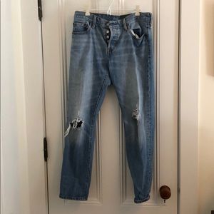 Distressed Levi mom jeans